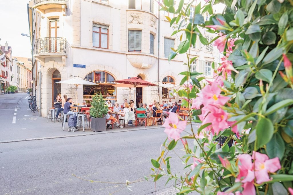 Außenansicht der Consum Weinbar in Basel