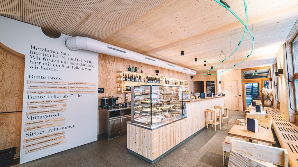 Kuni & Gunde: kleines Lokal mit hausgemachten Limonaden, Suppen und Eintöpfen