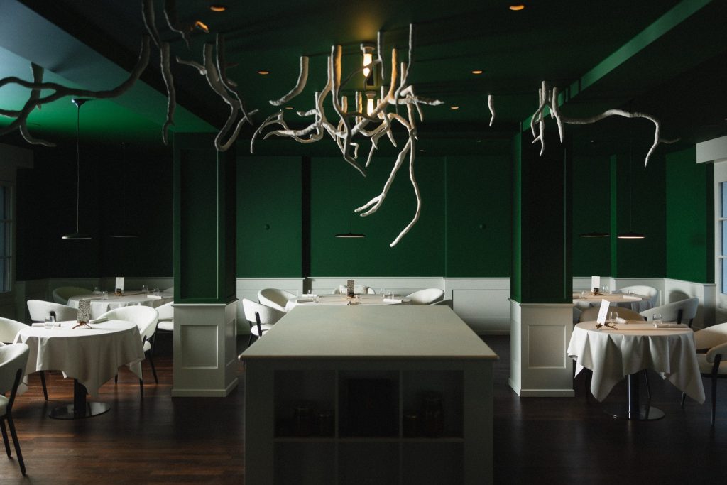 Innenansicht des Gourmetrestaurants Roots in Basel